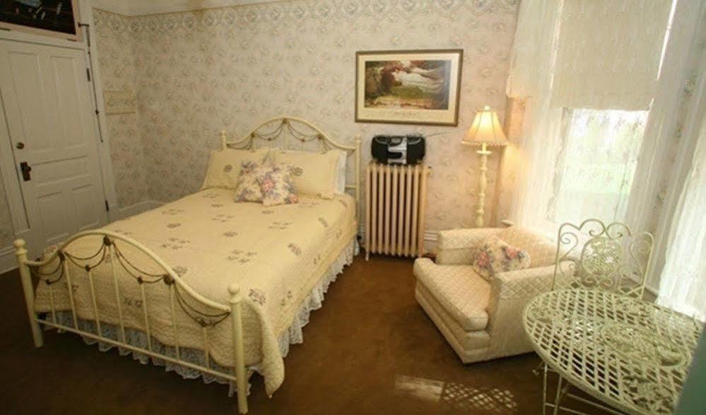 Hickory House Inn أناكوندا المظهر الخارجي الصورة