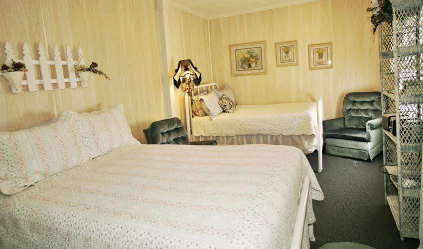 Hickory House Inn أناكوندا المظهر الخارجي الصورة